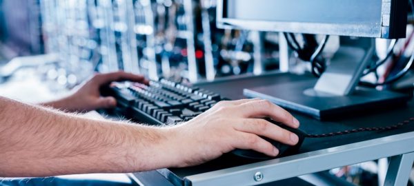 4it-specialist-working-in-bitcoin-and-crypto-curren-2025-03-25-07-07-12-utc